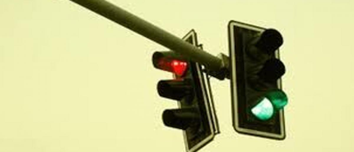 New smart traffic light may help reduce, air pollution