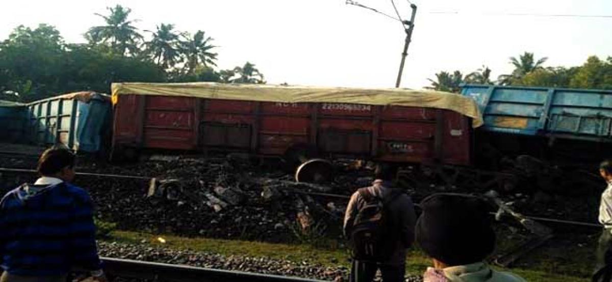 14 bogies of goods train derails in Odishas Jagatsinghpur