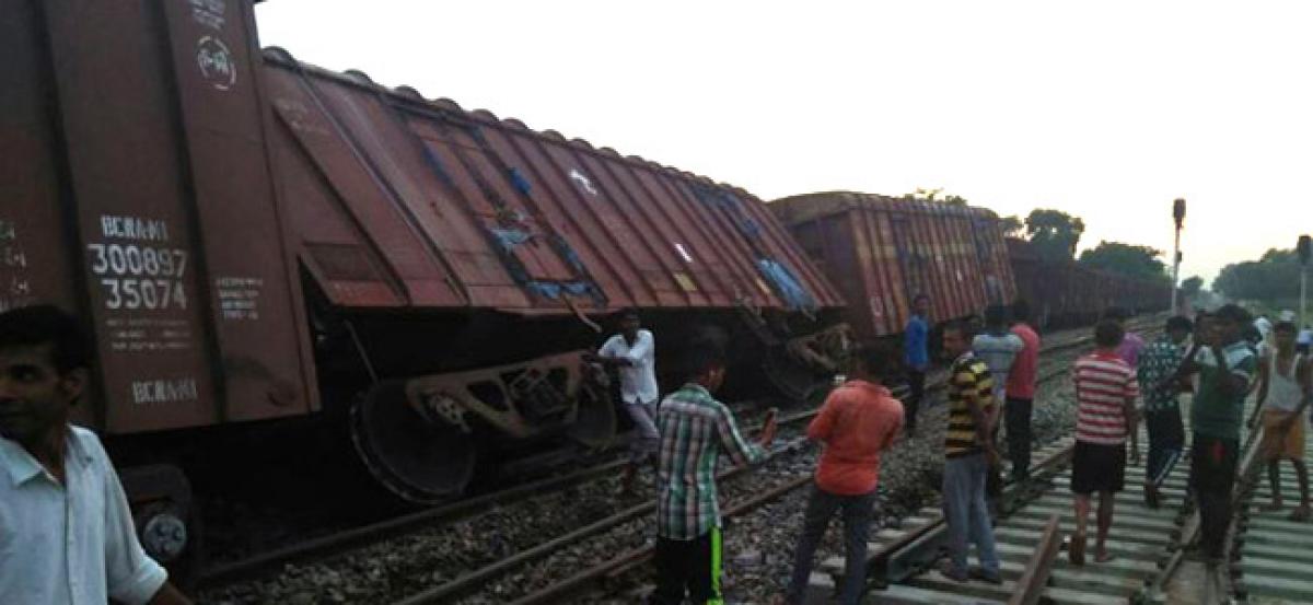 UP: Four wagons of goods train derails near Hardattpur railway station