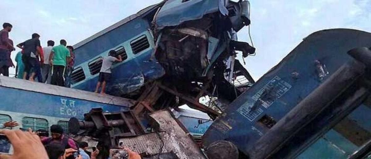 23 dead as Utkal Exp jumps tracks in UP