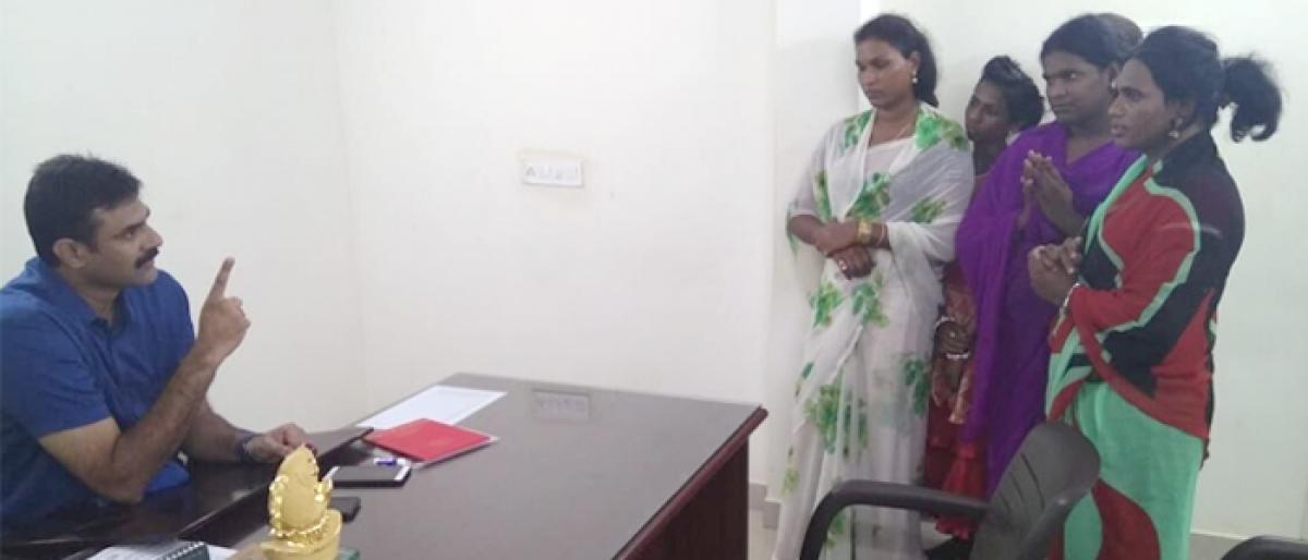Cops hold counselling for transgenders in kakinada
