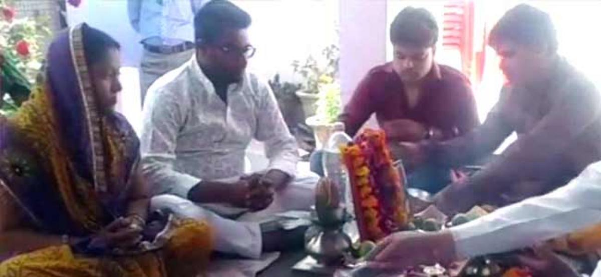 Treated him better than my son: UP man performs havan and bhoj for his dead parrot