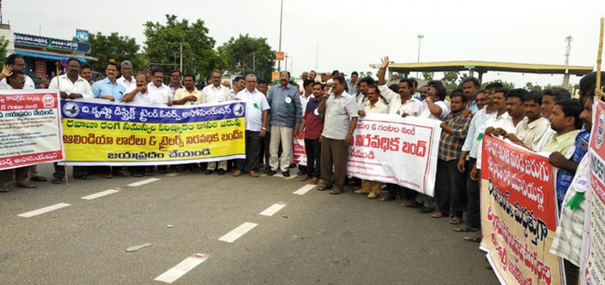 AP truck operators strike continues for 6th day