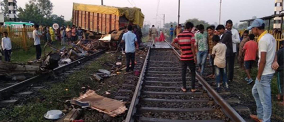 Truck hits Delhi-bound Rajdhani Express, 2 coaches derail