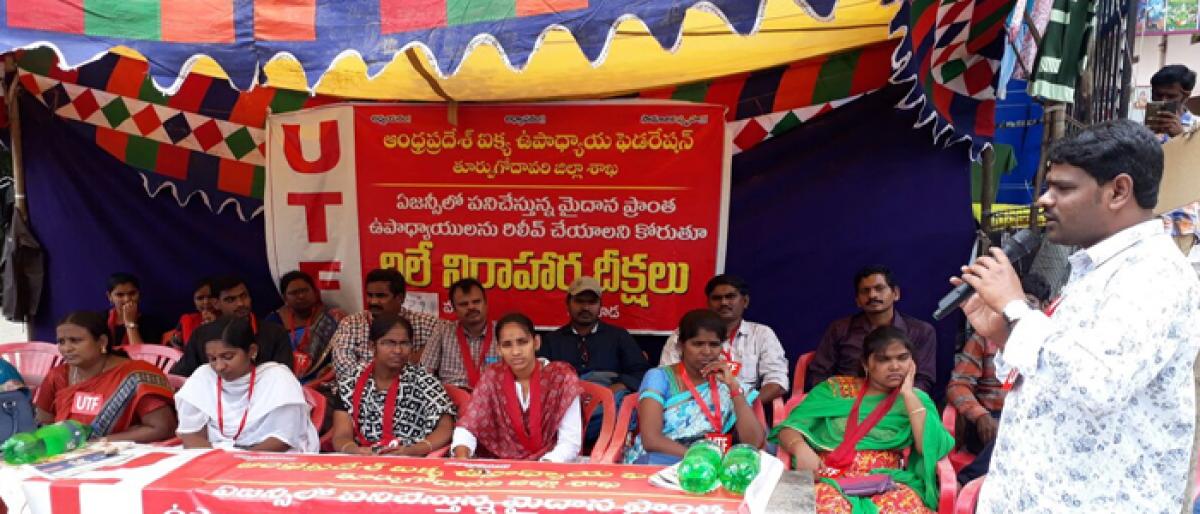 Teachers relay fast enters 29th day at East Godavari DEO office