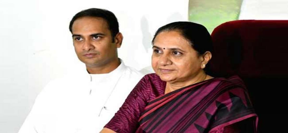 Uma Madhav Reddy, son joins TRS