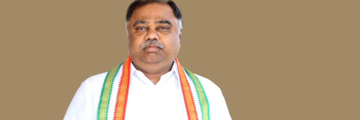 Upender Reddy urges people to vote for local man