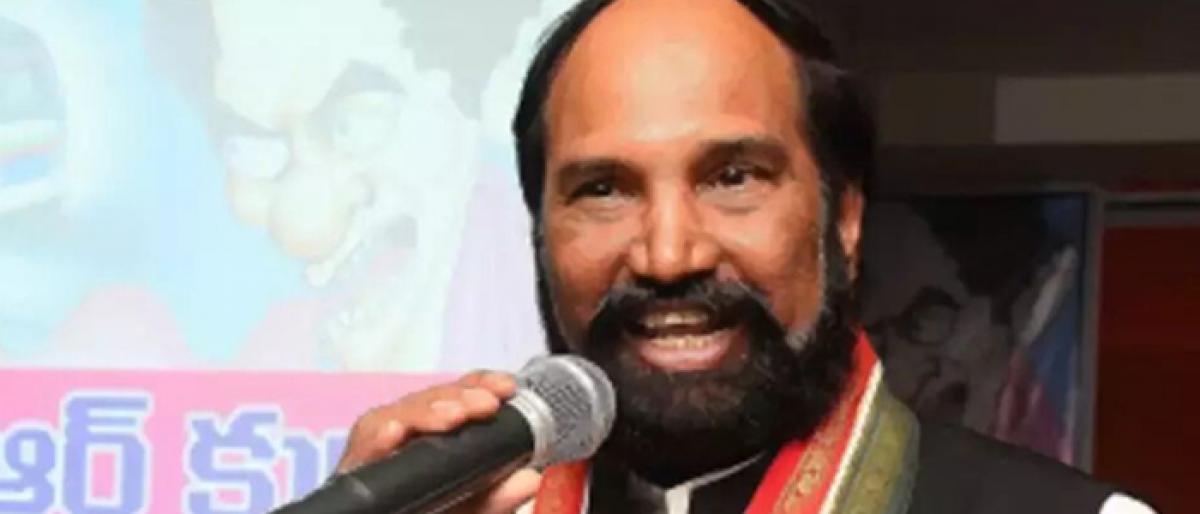 KCR took govt staff for a ride, charges Uttam