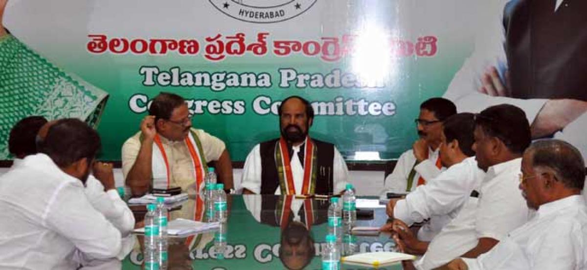 Uttam slams KCR Govt for tardy implementation of MGNREGS