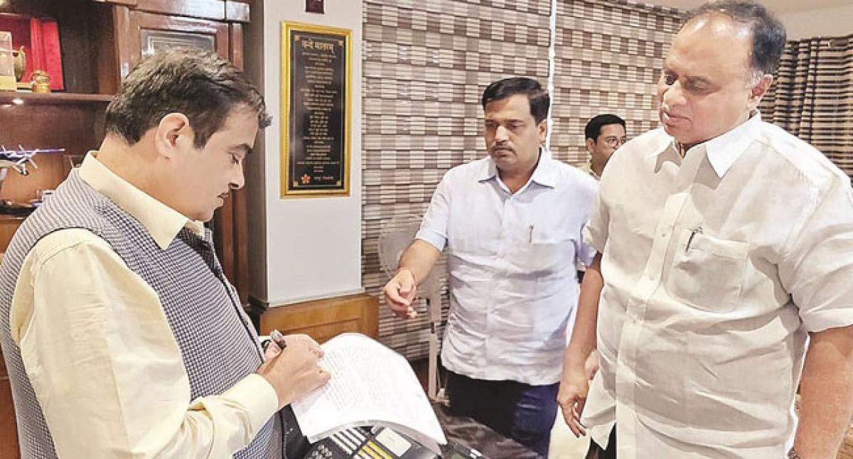 RS MP urges Nitin Gadkari to construct flyovers in Nellore