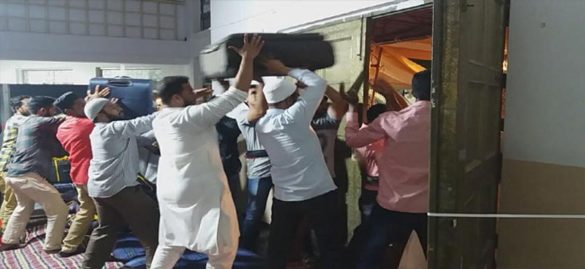 Volunteers ensure hitch-free boarding of Haj pilgrims