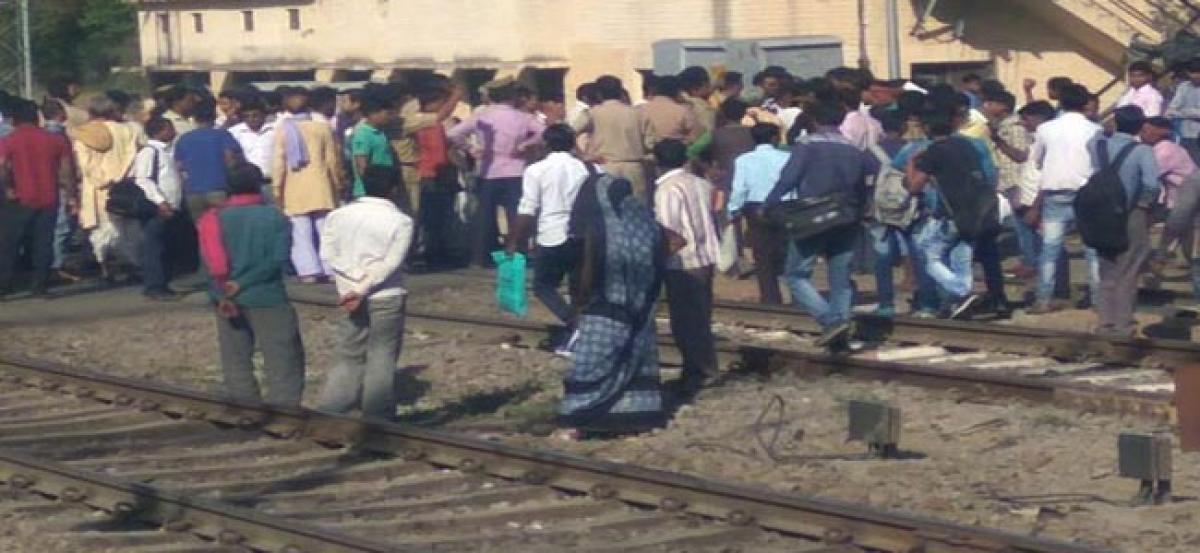 1 killed, 2 injured after being run over by train in Lucknow