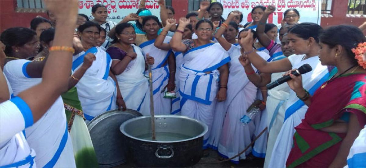 ASHA workers organise Vanta-Varpu protest