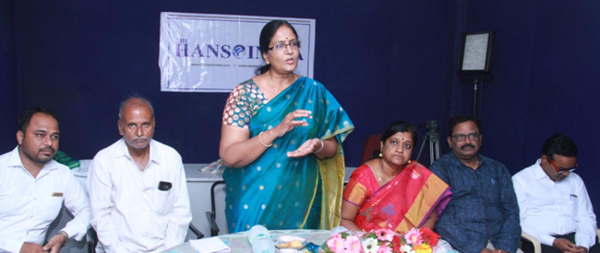 Role of ‘Hans India’ in journalism lauded