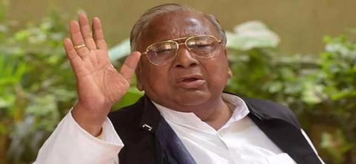 Congress leader V Hanumantha Rao accuses KCR of indulging in vote bank politics