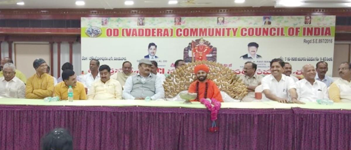 Vaddera community backward in AP, says Imidi Siddirameswara Swamiji