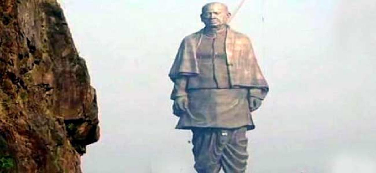 Cong wants Vallabhbhai Patels ban order on RSS at Statue of Unity base