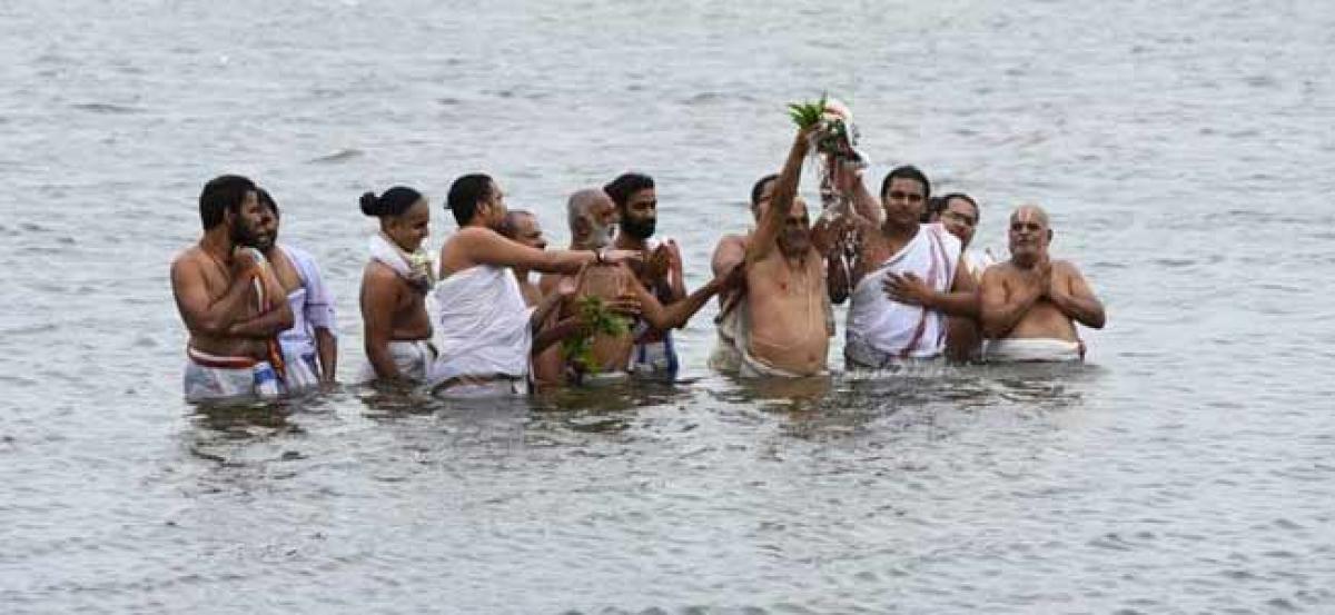 Priests perform Varuna Mantram in Hyderabad seeking rains