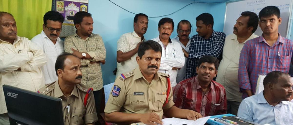 6 illegal financiers held in Vemulawada