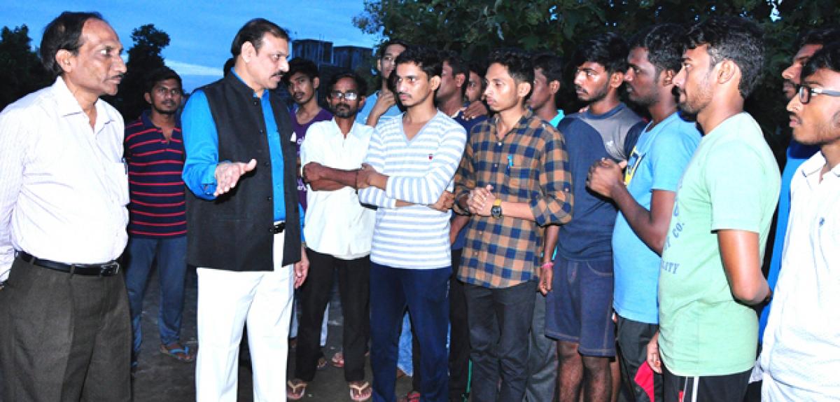 Andhra University Vice-Chancellor inspects hostels