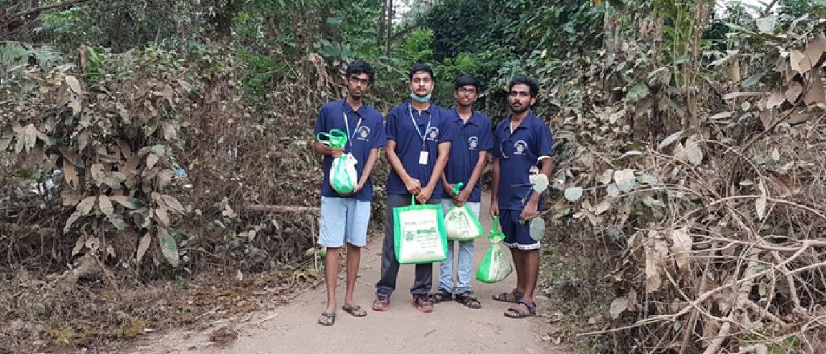 Vignan University students distribute kits in Kerala