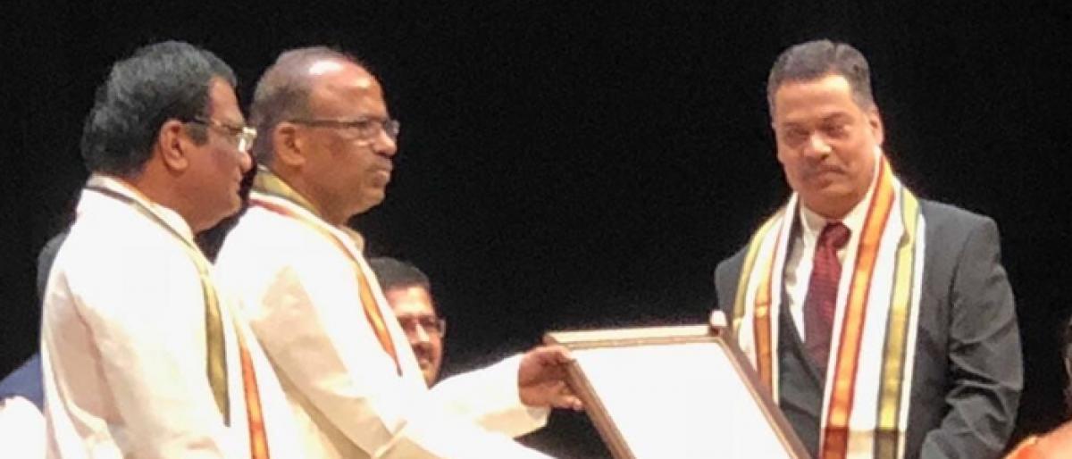 Vijayawada city CP gets outstanding old student award