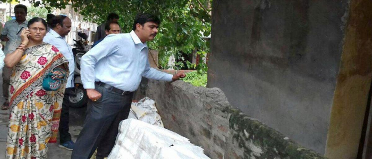 Vijayawada municipal commissioner inspects collapsed wall in Gollapalem