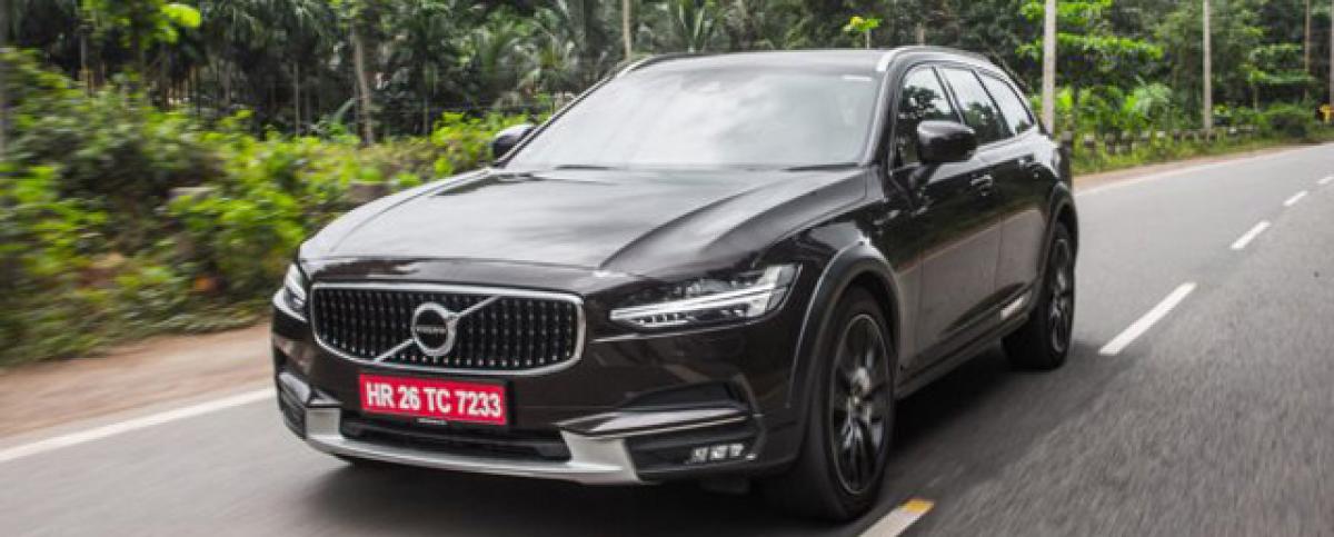Volvo V90 Cross Country rolls out