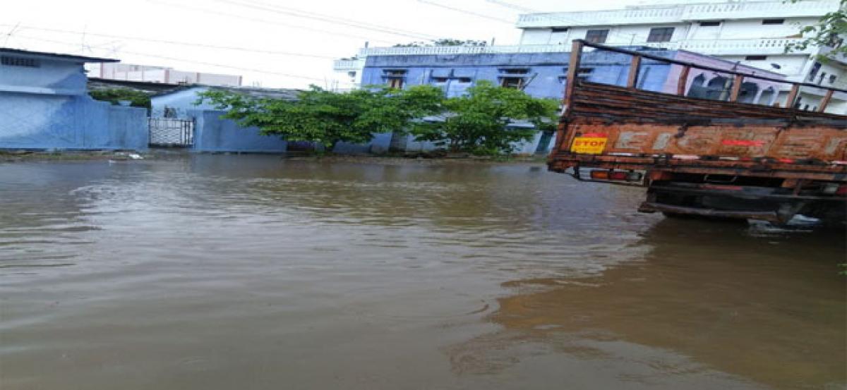 Thunder showers confine people to homes