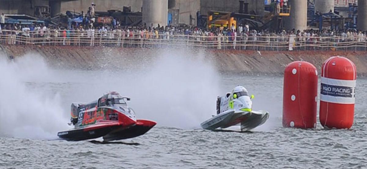 Hundreds throng River Krishna to witness boat racing