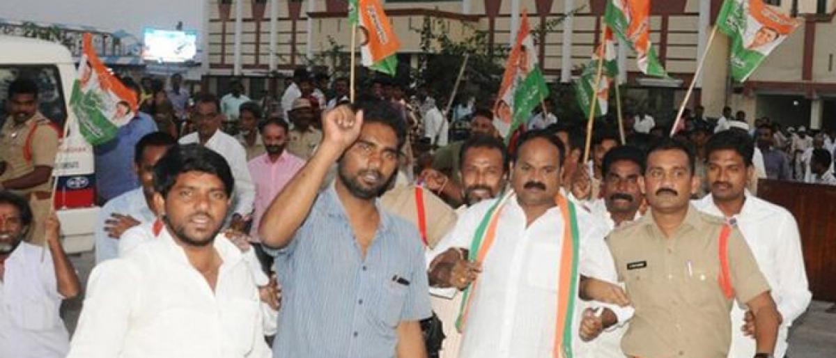 Warangal Congress leaders held ahead of Chalo Assembly