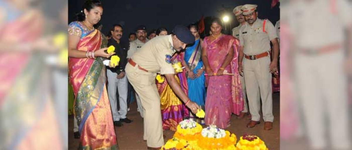 Cops play Bathukamma with villagers