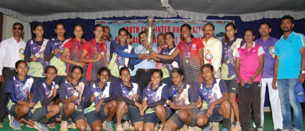 Kottayam MGU team bags champions’ trophy