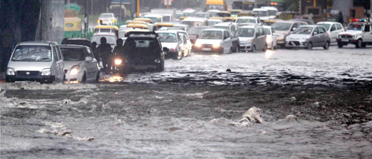Waterlogging, traffic snarls after heavy rains in Delhi
