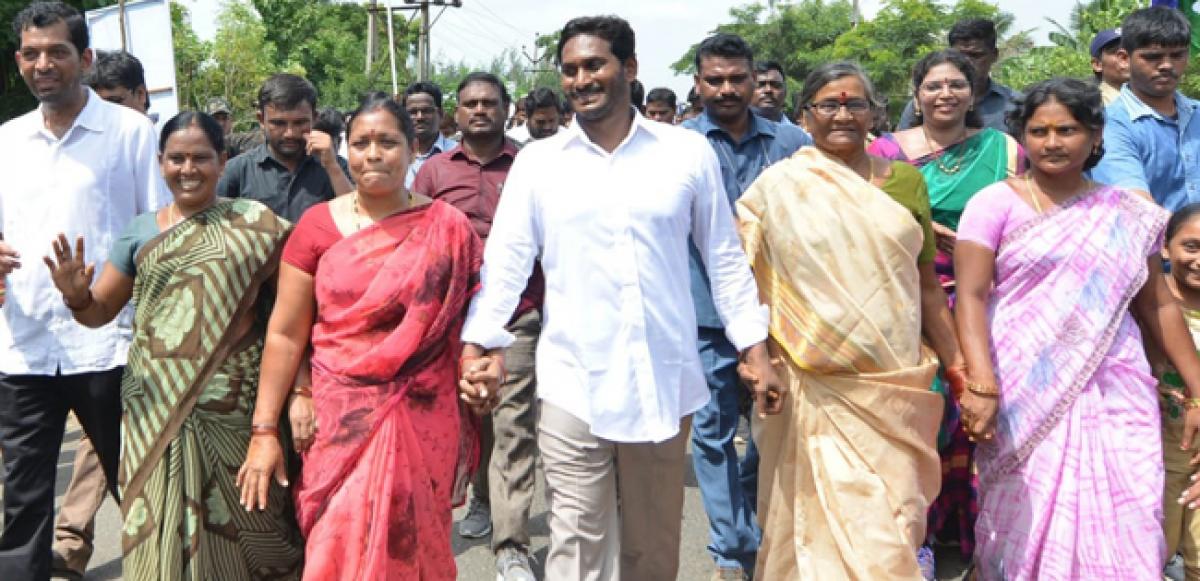 YSRCP mulls resignations en masse