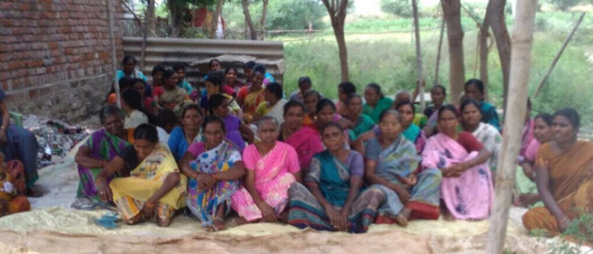 Malapadu women protest against liquor shop