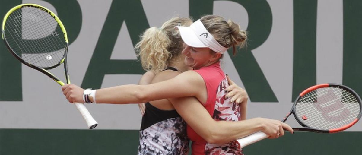 Krejcikova, Siniakova win