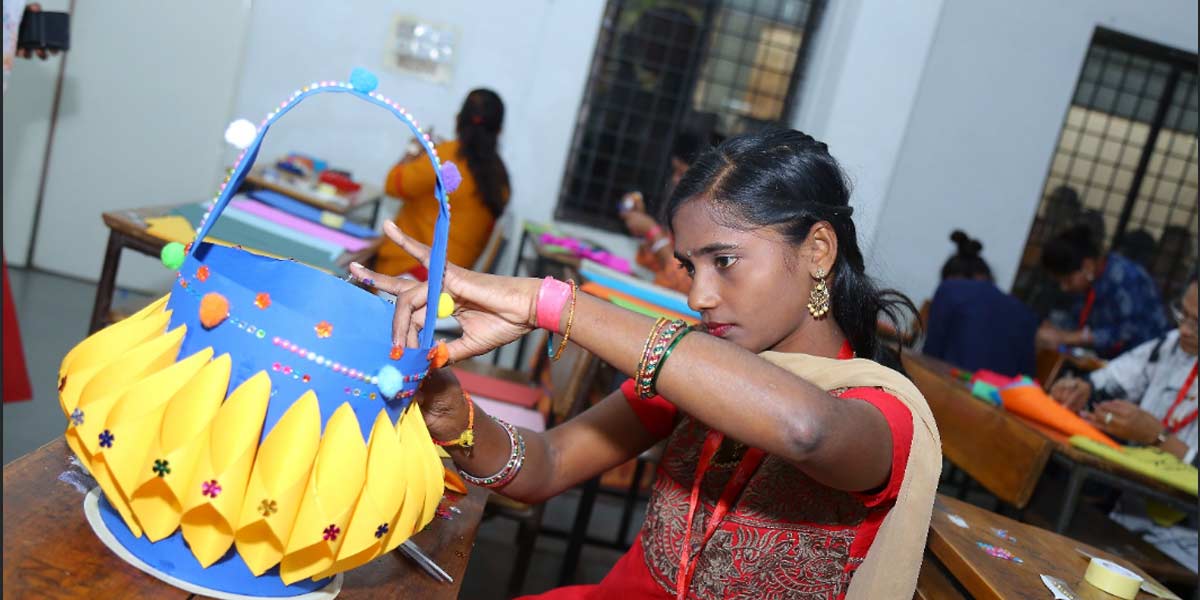 VNRVJIET holds 4th national cultural festival for deaf women