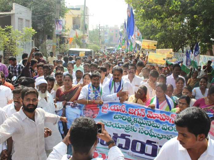 YSRCP organises rally in Vijayawada