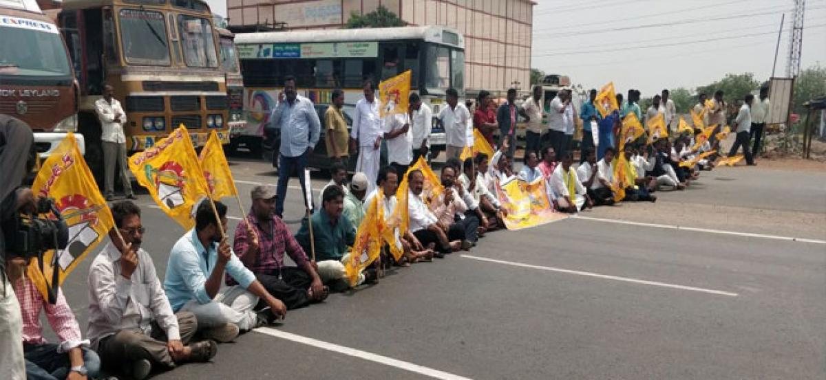 YSRCP leads highway blockade in Prakasam dist
