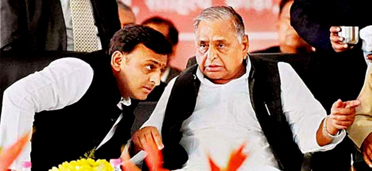 Ex-UP CMs Mulayam Singh Yadav, Akhilesh move SC for time to vacate official bungalows