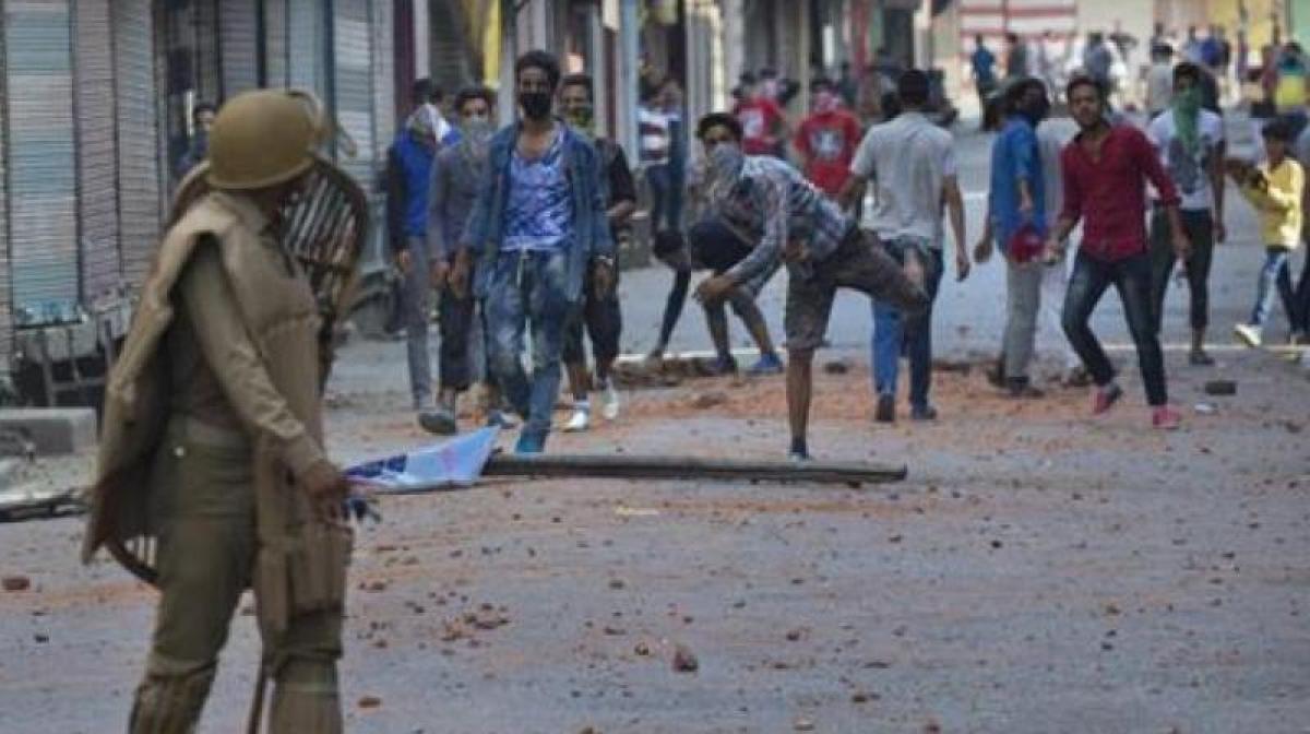 Youth critically injured in Srinagar clashes