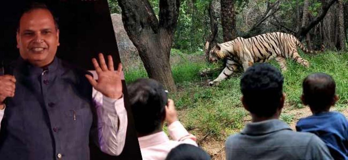 Chief Secretary visits Nehru Zoological Park