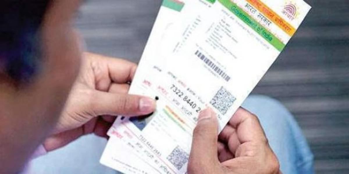 Police ask gold merchants to take Aadhaar cards