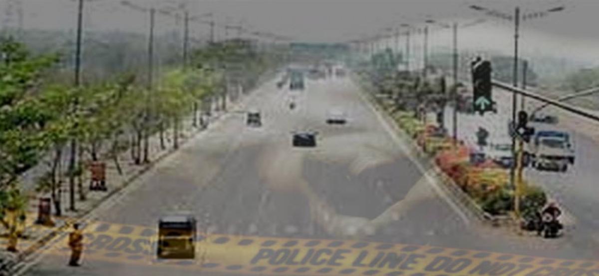 Mumbai: One dies as speeding truck hit vehicles standing at red light