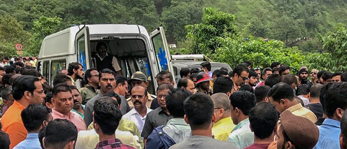 33 dead as Maharashtra bus falls into gorge