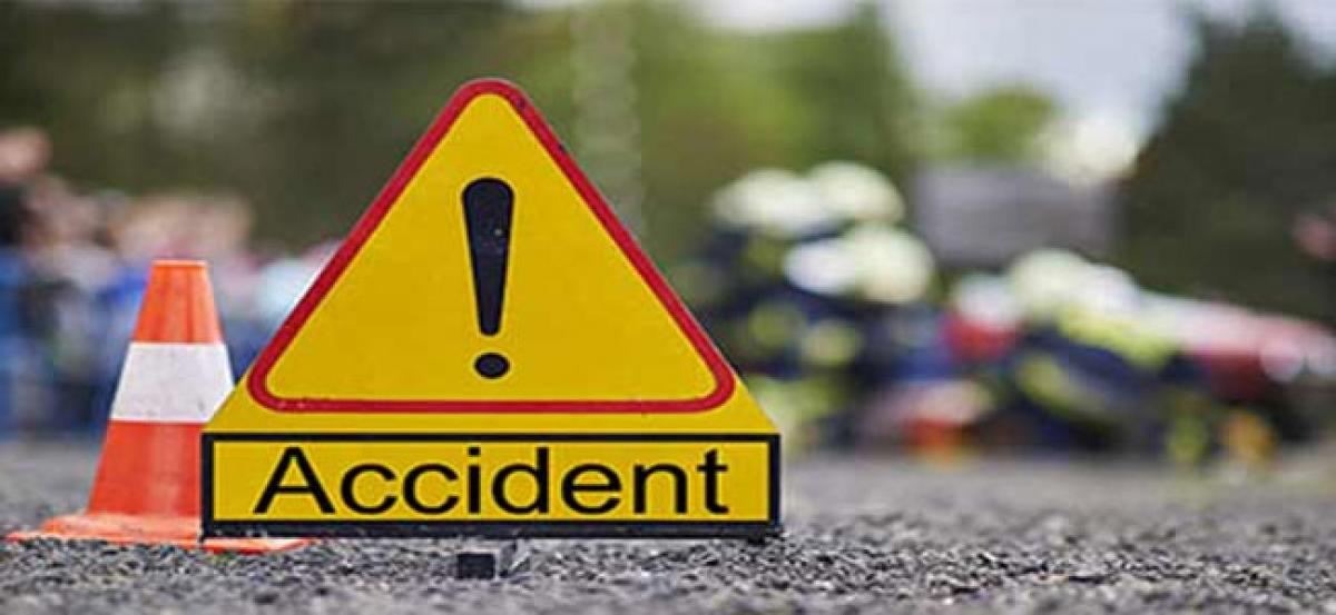 UP: Nine killed in after vehicle rams into truck