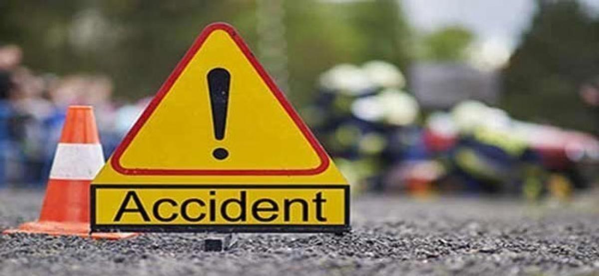 Six die in Agra road accident