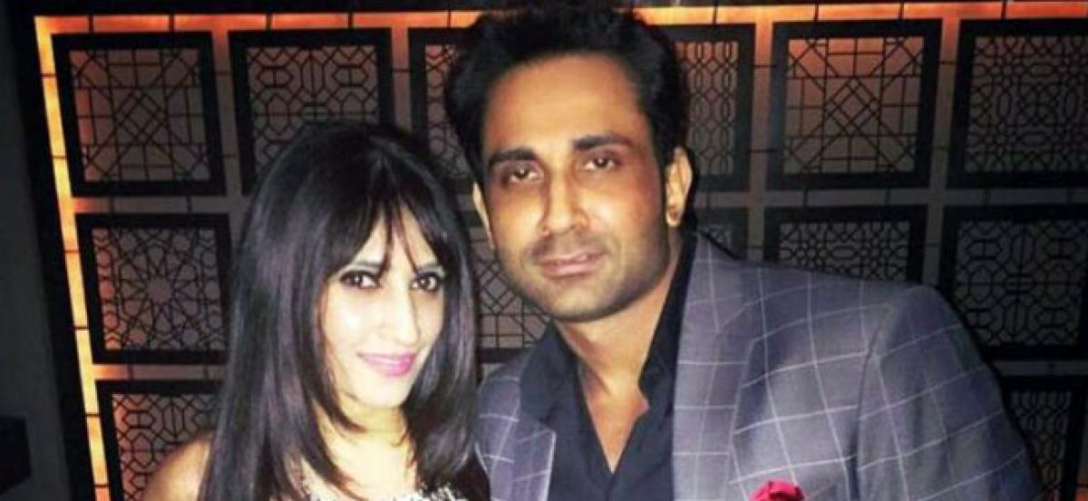 Delhi air hostess discovered husband was divorced month ago