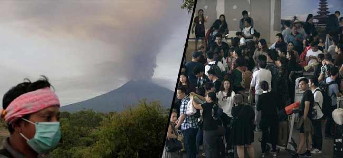 40,000 people evacuated, thousands stranded as Bali volcano closes airport